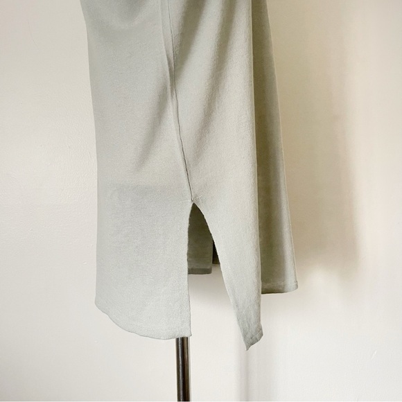 New Babaton Sage Green vneck sweater with Linen blend size Small - Picture 3 of 7